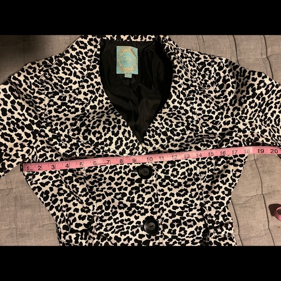 Forever 21 Short Tench Coat - Picture 6 of 9